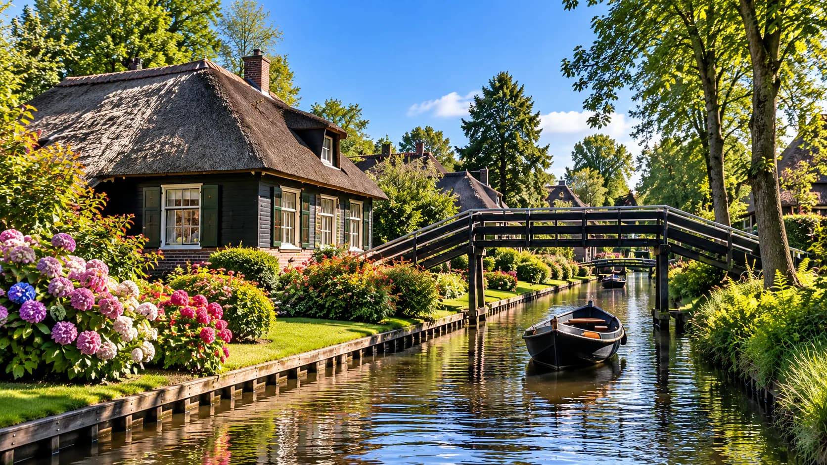 Giethoorn Travel Guide: Discover the Village Without Roads